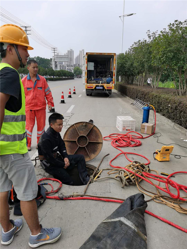 江汉石油管理局翻衬法管道修复技术主要工序